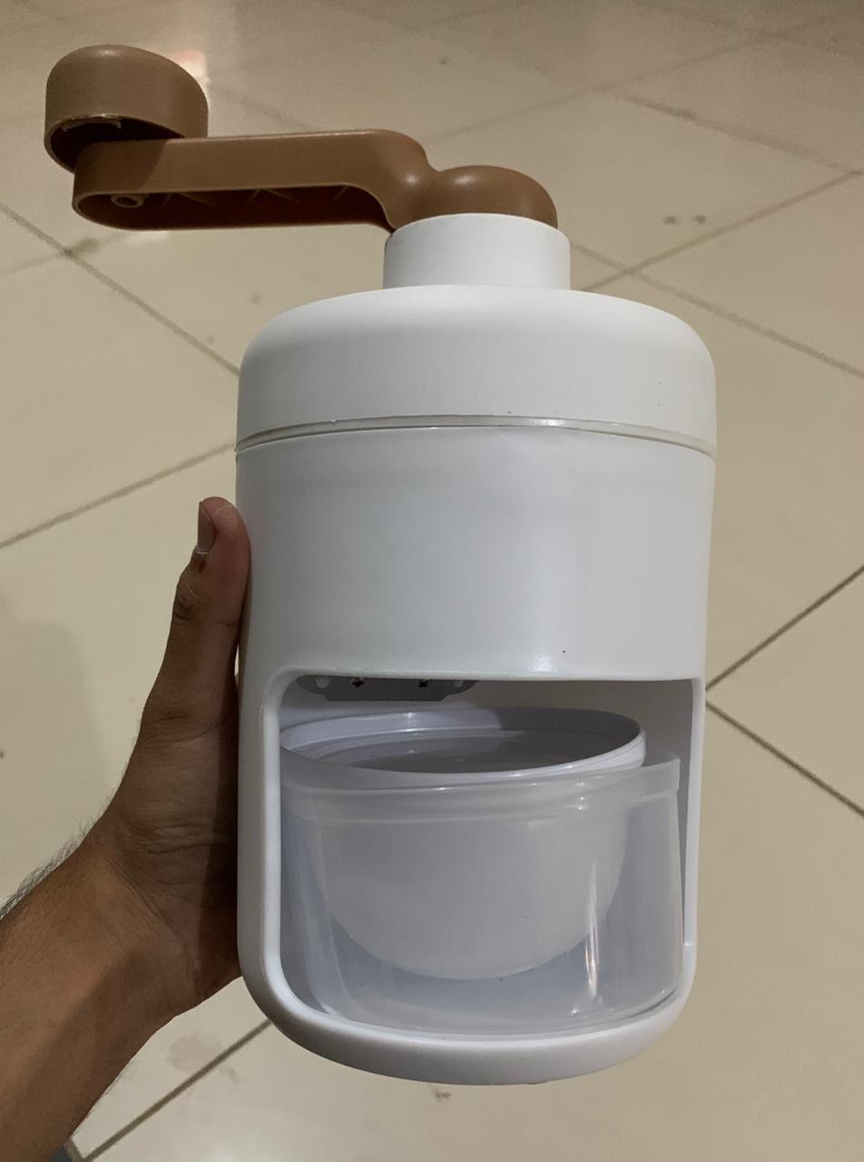 Manual Ice Shaver Crusher For Home And Kitchen Use Pic 2