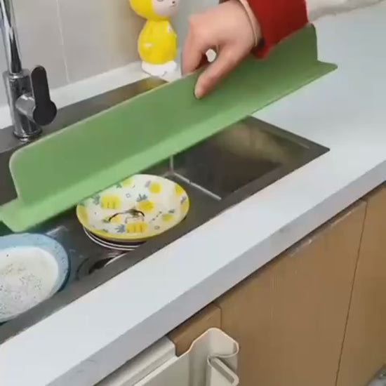Silicone Sink Splash Guard With Suction – Flexible Water Splash Video